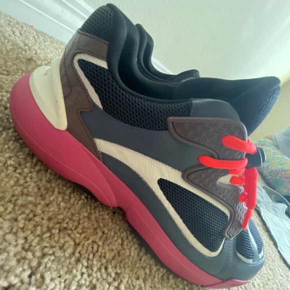 Designer shoes - Picture 3 of 3